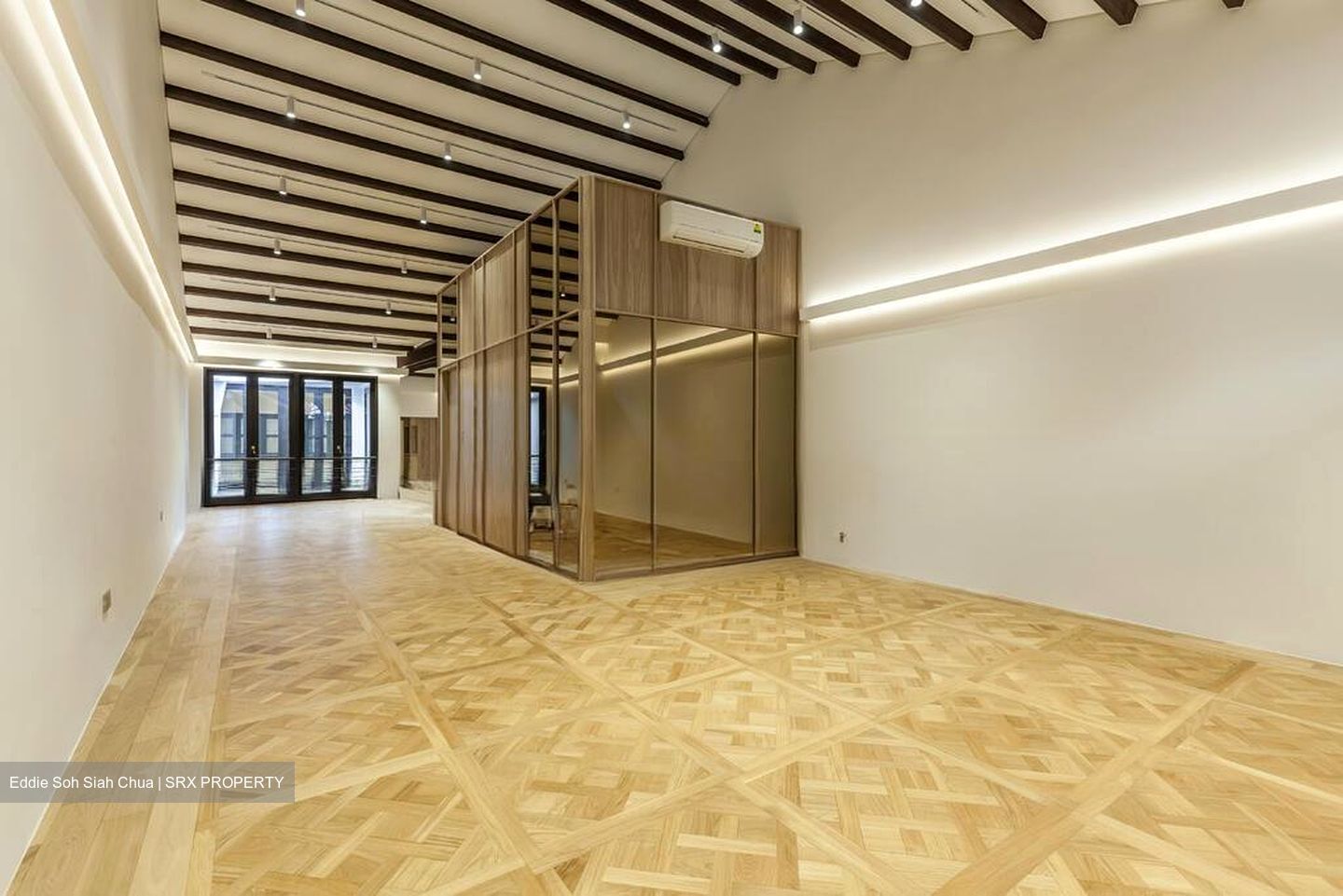 Upper Pickering Street (D1), Office #517619481